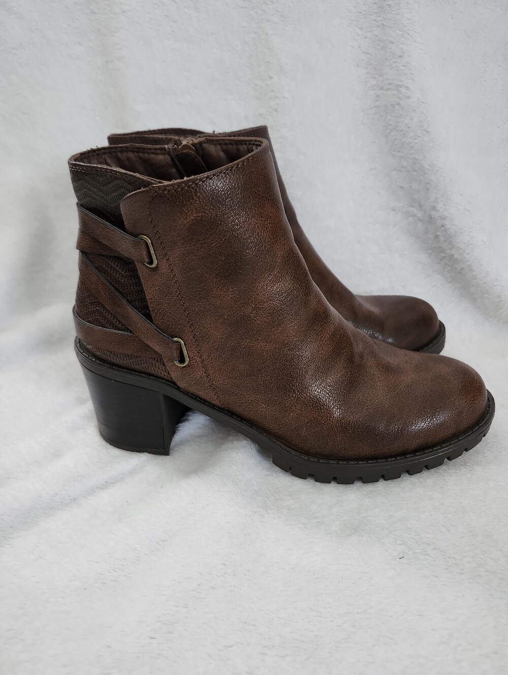BARETRAPS Women's Henley Brown Lug Sole Booties Size 7.5